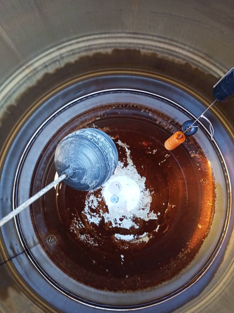 水塔內部的鐵鏽，長時間未清理會嚴重影響身體健康。