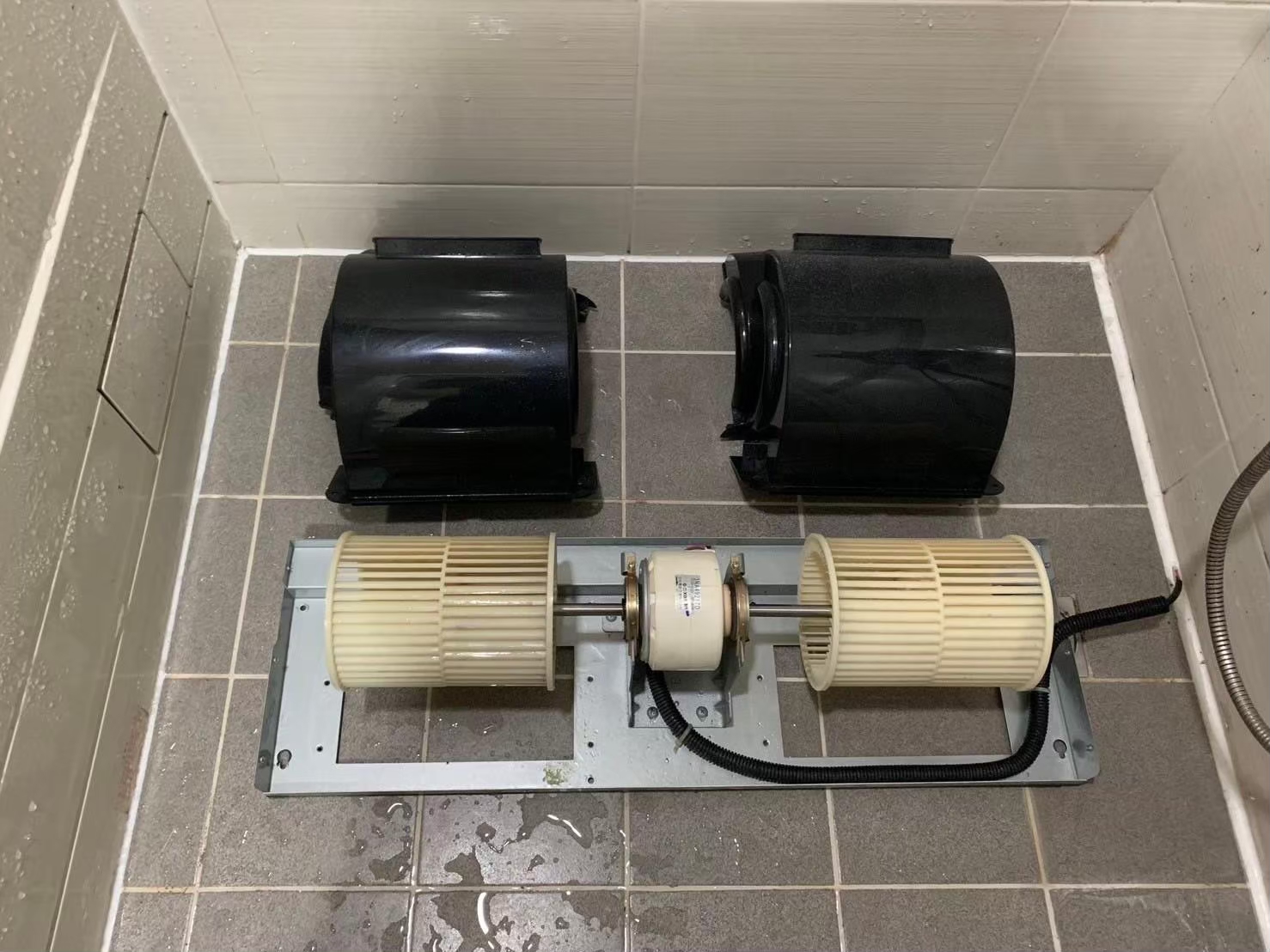 新竹冷氣清洗推薦洗洋洋居家清潔的原因,是因為洗洋洋長年致力於為客戶提供全方位的居家清潔服務,其中,分離式冷氣清洗是公司最大的特色服務之一。在新竹清洗冷氣過程中,他們會嚴格遵守新竹清洗冷氣操作規程,確保每一步都精準到位。同時,還會額外為客戶提供一些實用的新竹洗冷氣保養建議,幫助客戶更好地維護和使用冷氣機。