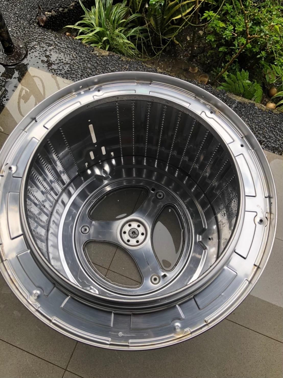 沒有做好洗衣機清洗的缺點你已經知道了，接下來就來告訴你，定期洗衣機清洗的優點有哪些。洗衣機清洗做的好，可以阻隔很多麻煩，譬如減少衣服被髒汙纏上的機會、衣料纖維不會受到耗損、避免洗衣機藏汙納垢、洗衣機使用壽命延長，清潔洗衣機的好處真的非常多。