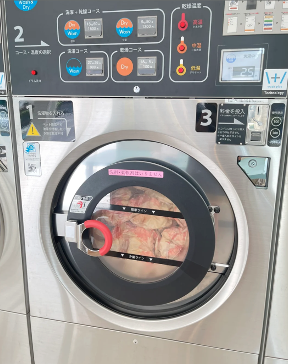 清洗過洗棉被洗衣機後，家中的被子便成了下一個清潔目標。冬季的被子，無論是厚重的棉被還是輕盈的羽絨被，都經歷了長時間的使用與存放，難免沾染灰塵與異味。