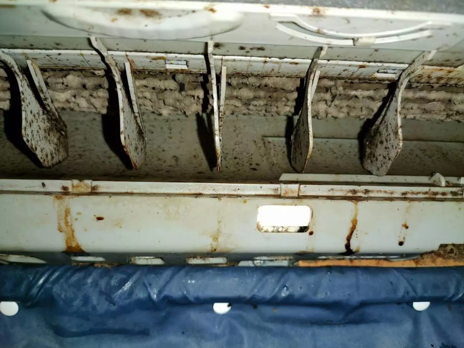 冷氣結冰滴水,冷氣銅管泡棉滴水,冷氣滴水維修1