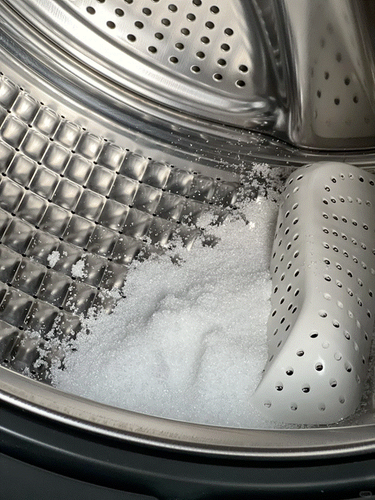 檸檬酸洗衣機清潔劑的價格也非常實惠，相比其他一些品牌的清洗洗衣機劑，它的性價比真的很高。所以啊，如果你也在尋找一款好用的清洗洗衣機劑，不妨試試檸檬酸洗衣機清潔劑哦！