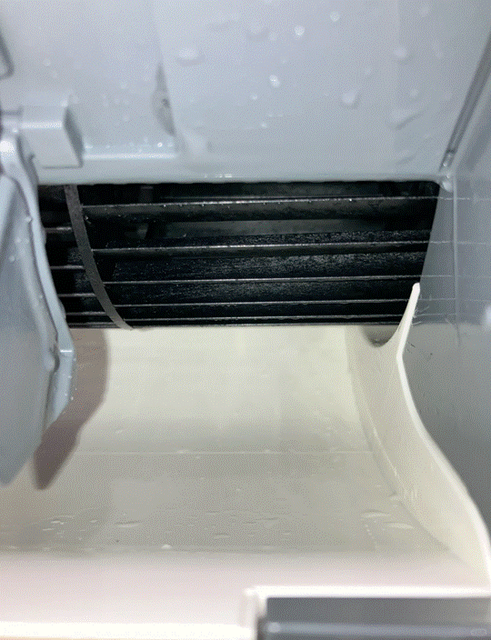 危險的是製冷劑洩漏，這種情況不僅會冷氣一直滴水，製冷效果還受到影響。最後別忘了檢查室外機，生鏽變形可能導致排水管扭曲積水。到底冷氣一直滴水如何處理？