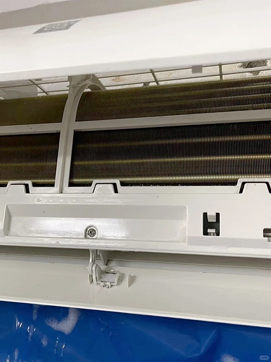 禾聯冷氣濾網怎麼拆？禾聯冷氣的濾網作為空氣過濾的第一道防線，如果長期不清理，不僅影響製冷效果，還會滋生細菌威脅健康。專業的冷氣清洗師傅馬上來教大家，禾聯冷氣濾網怎麼拆、禾聯冷氣濾網清洗的正確方法。