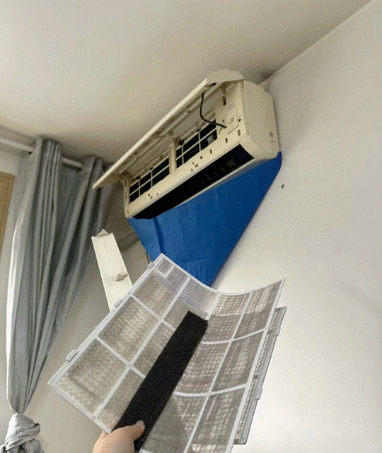 為什麼冷氣吹出來有臭味？當冷氣再次啟動時，這些細菌和黴菌就會隨著氣流被吹出來，從而產生那股讓人作嘔的臭味。為什麼冷氣吹出來有臭味？想像一下，每次開冷氣都相當於在「呼吸」這些細菌和黴菌，是不是特別可怕？